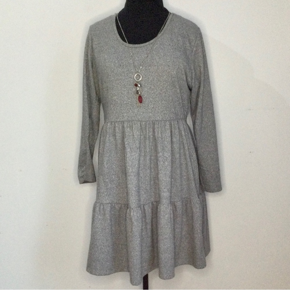 Woman’s dress 1X with 2 NEW long necklaces soft gray fabric comfortable size 1x